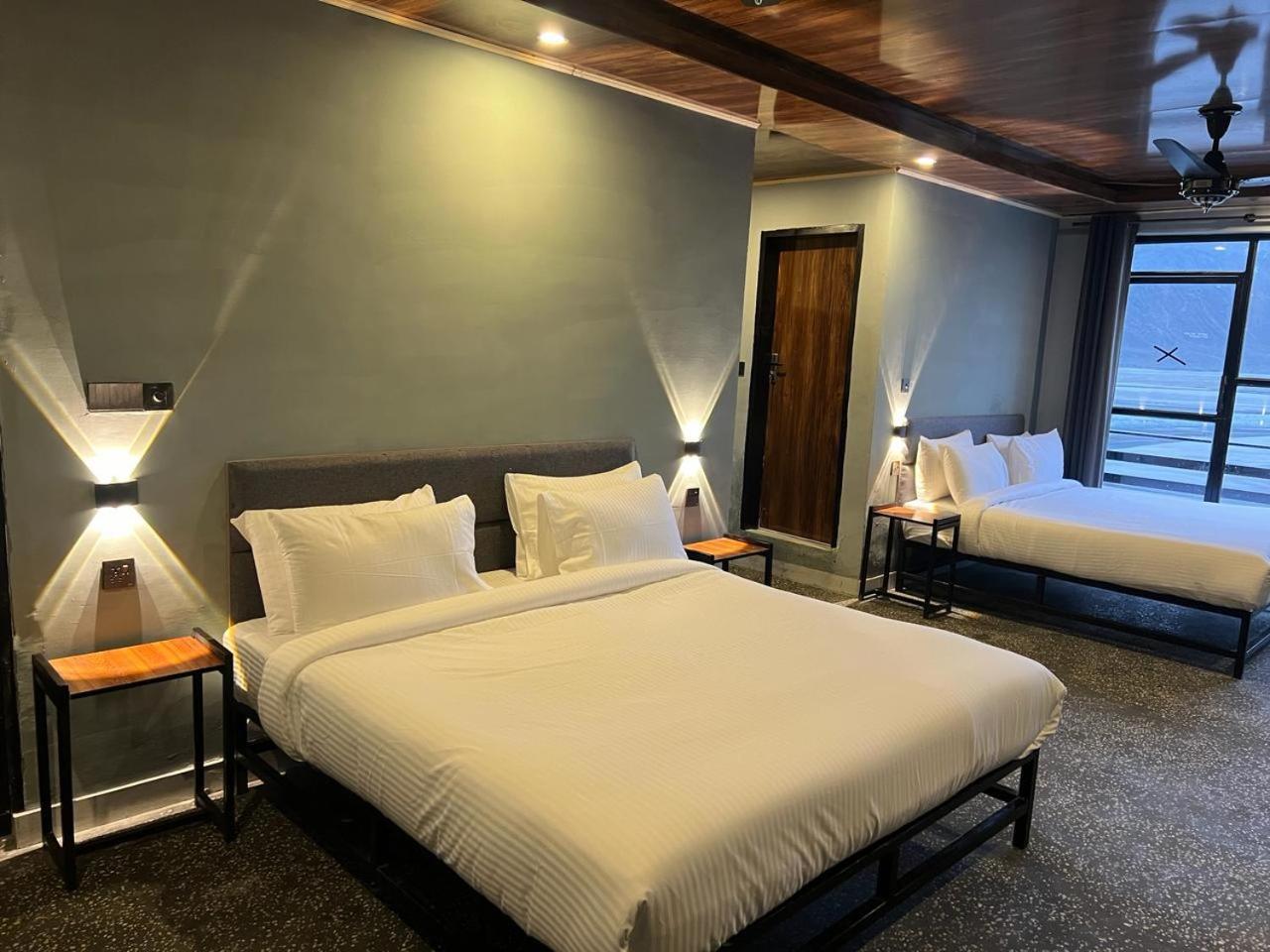 סקרדו Eat And Read Hotel חדר תמונה