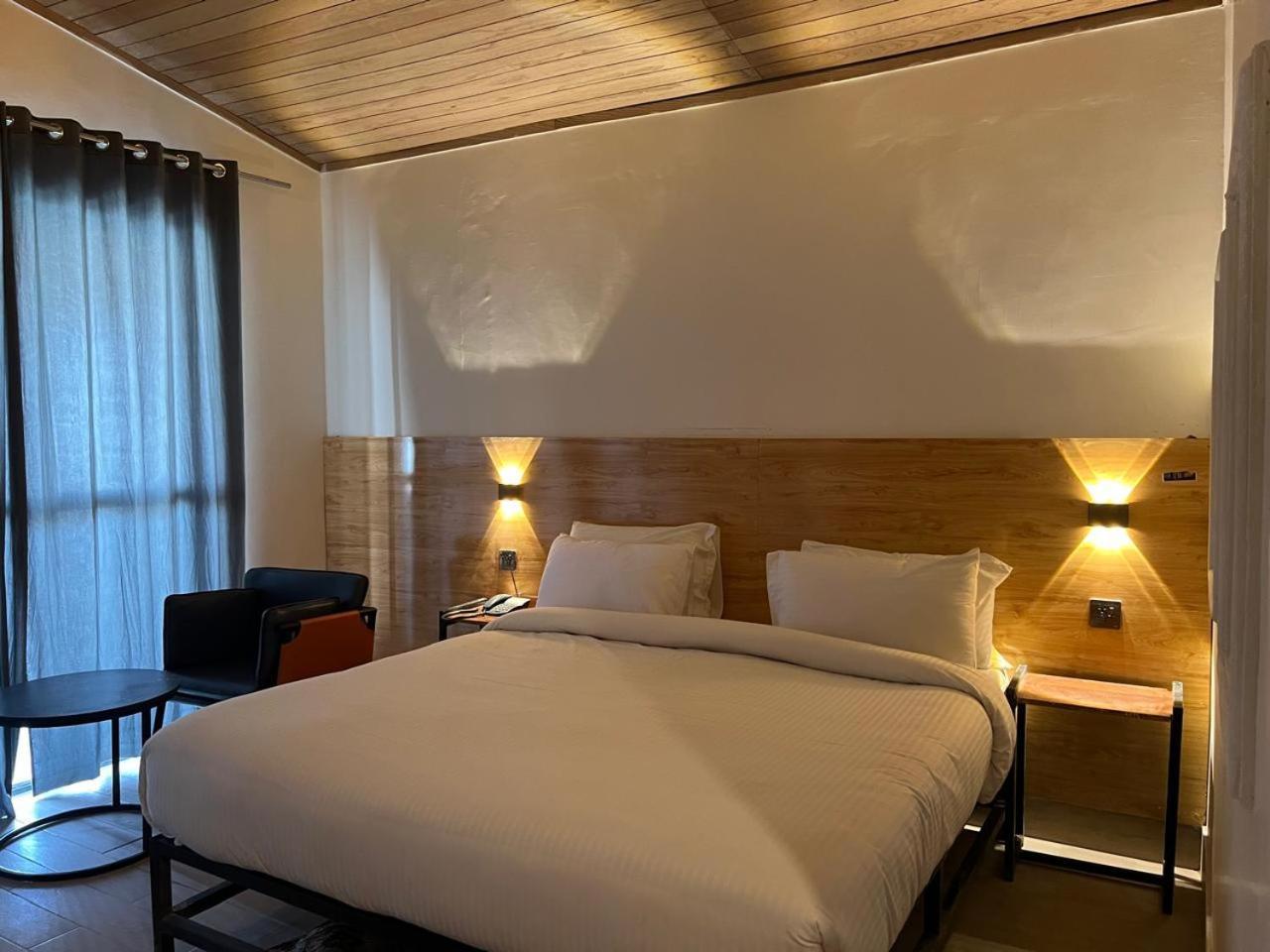 סקרדו Eat And Read Hotel מראה חיצוני תמונה