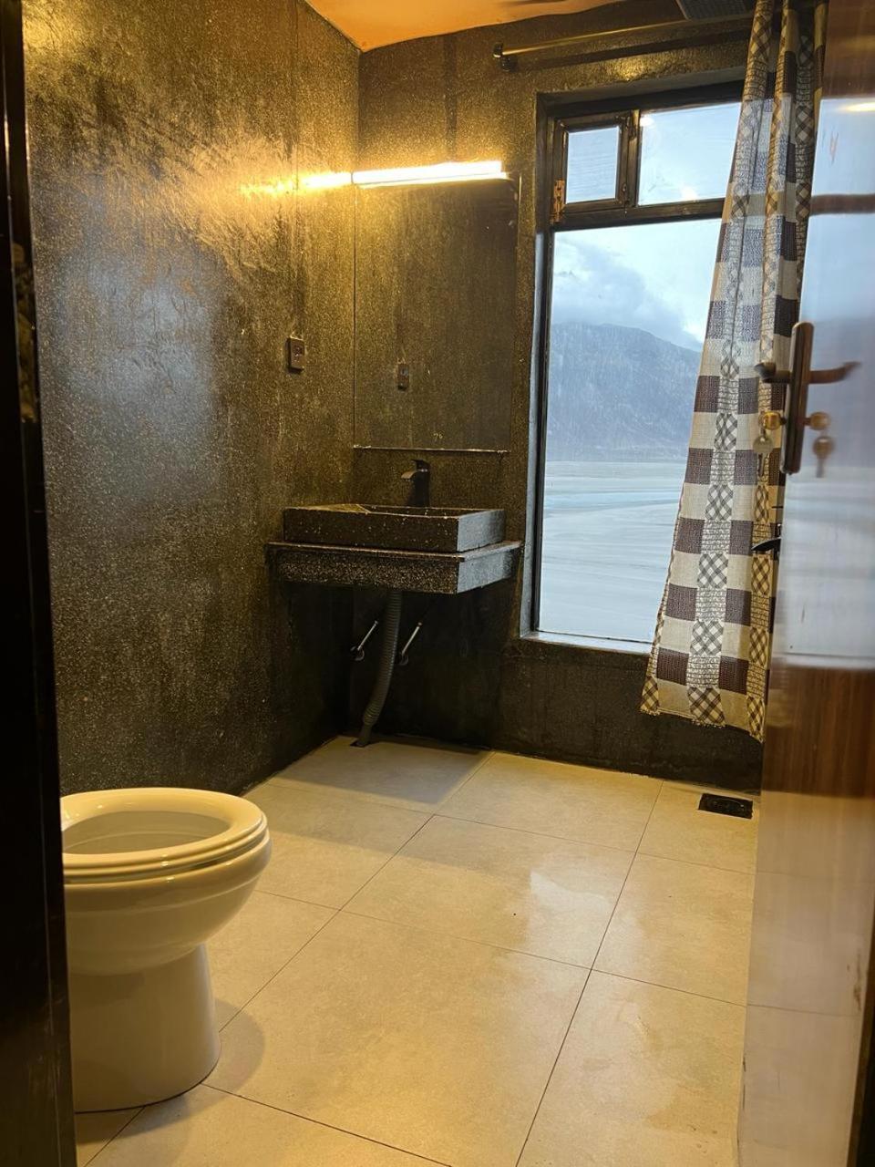 סקרדו Eat And Read Hotel חדר תמונה