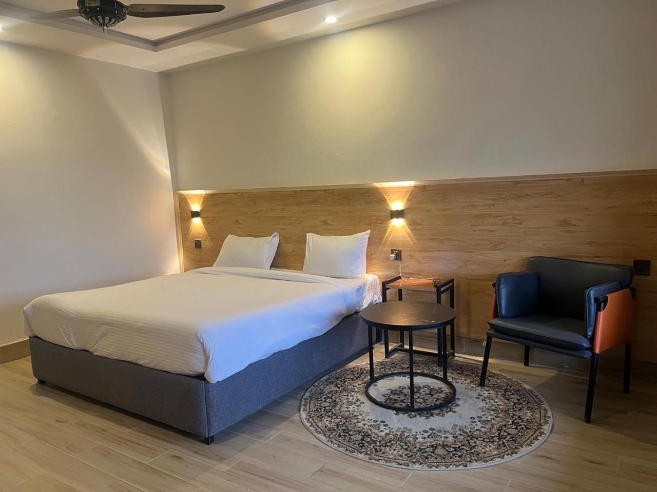 סקרדו Eat And Read Hotel חדר תמונה
